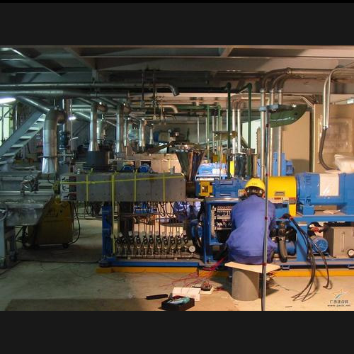 苏州工厂设备维修现场